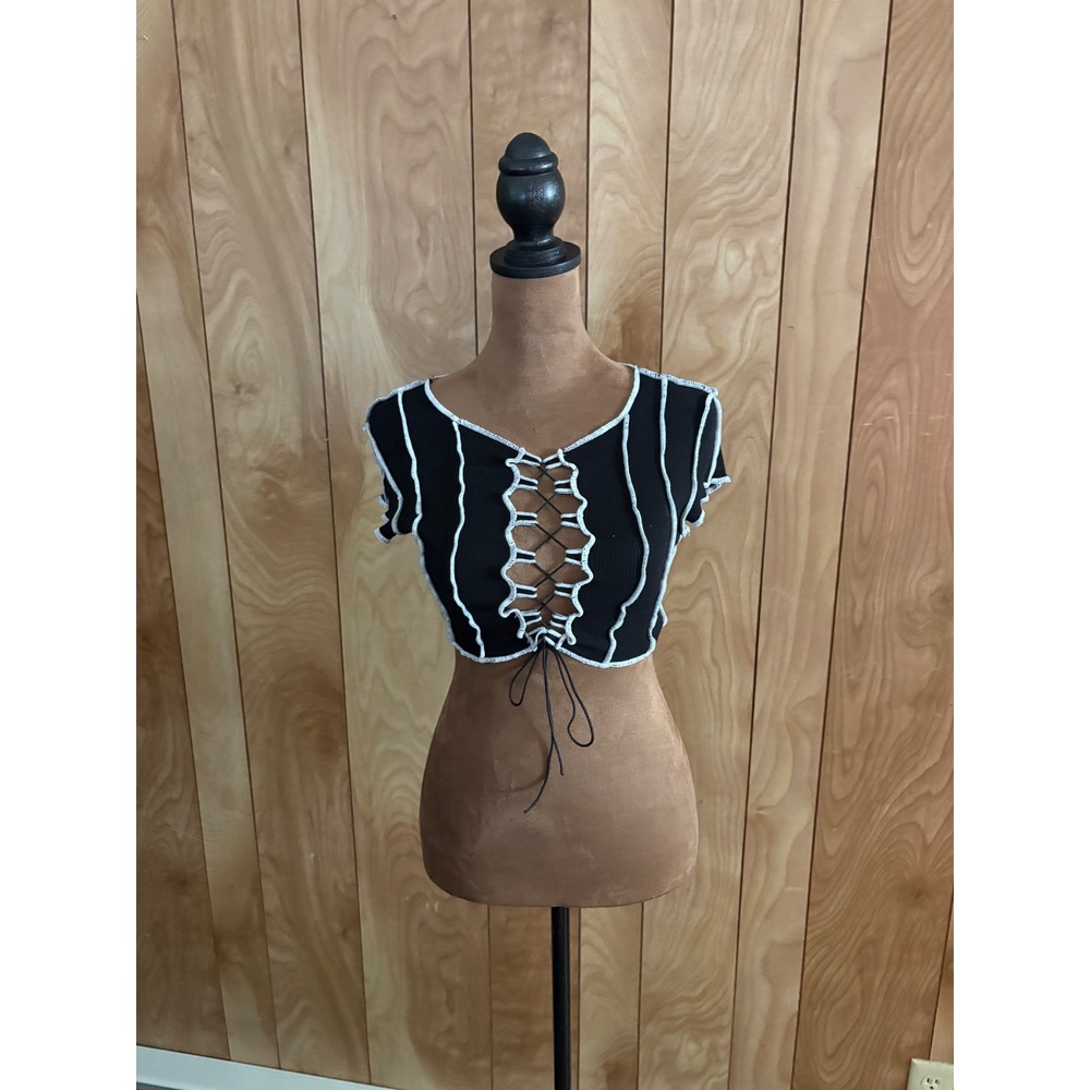 H&M Divided Black Lace Up Ribbed‎ Crop Top White Contrast Lettuce Edge XS